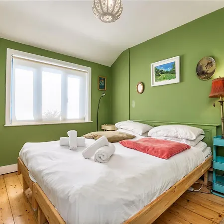 Sunny 3br With Backyard Near Drumcondra Train Station