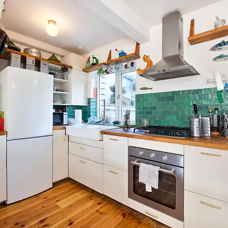 Sunny 3br With Backyard Near Drumcondra Train Station