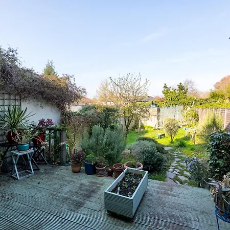 شقة Sunny 3br With Backyard Near Drumcondra Train Station