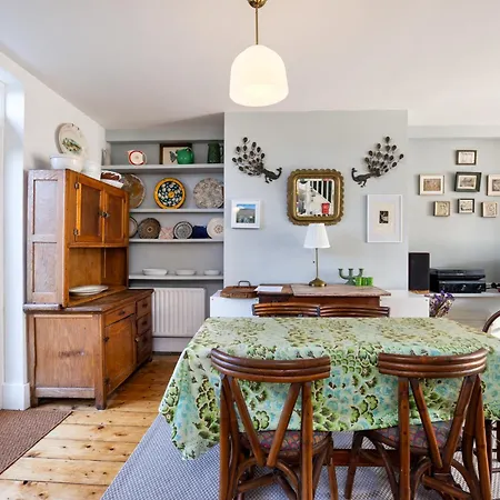 شقة Sunny 3br With Backyard Near Drumcondra Train Station