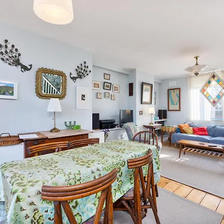 Sunny 3br With Backyard Near Drumcondra Train Station شقة